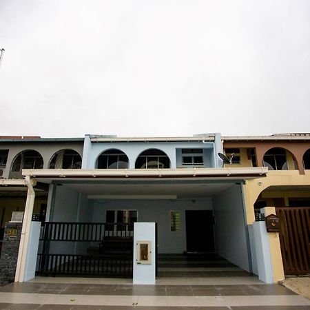 Hom2Rex Kuching Homestay Taman Timberland ภายนอก รูปภาพ