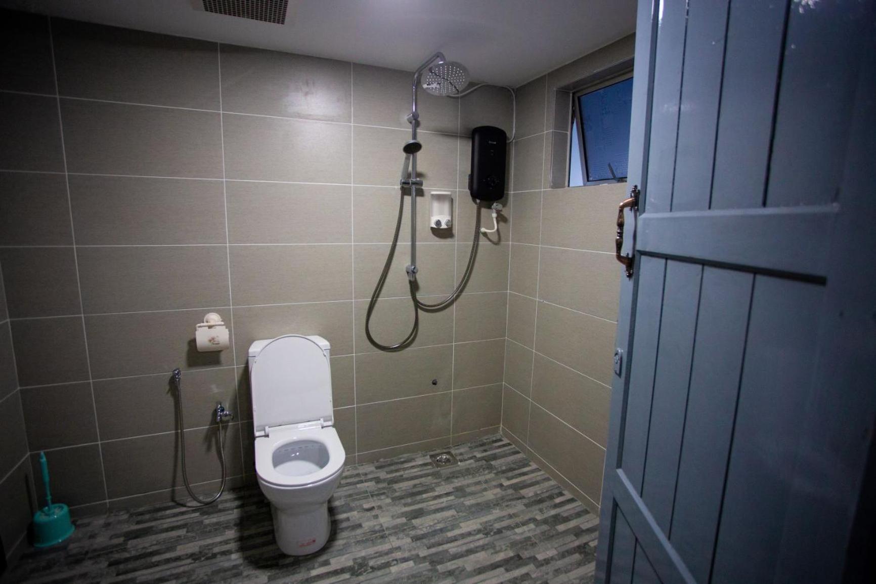 Hom2Rex Kuching Homestay Taman Timberland ภายนอก รูปภาพ